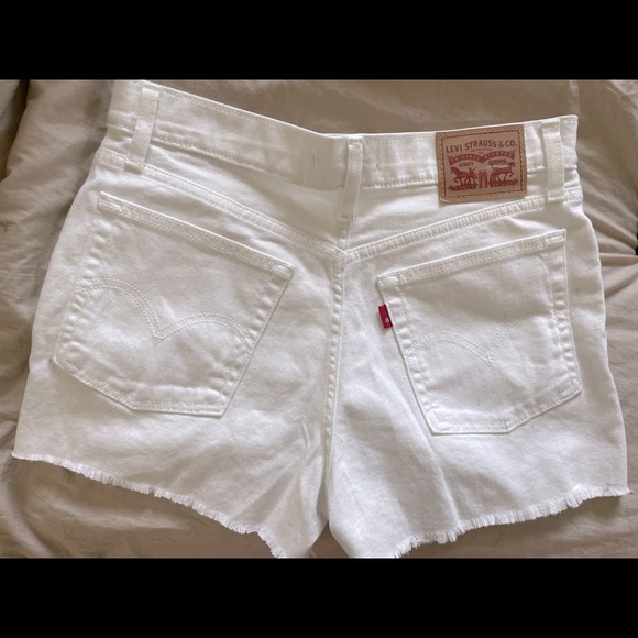 LEVI’S High Rise White Shorts 29 - Picture 2 of 3